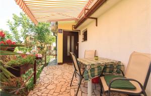 2 Bedroom Amazing Apartment In Pula