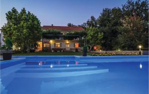 Five-Bedroom Holiday Home In Vinjani Donji