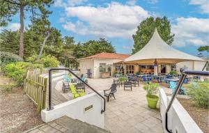 Maisons de vacances Beautiful Home In La Faute-Sur-Mer : photos des chambres