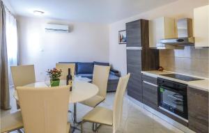 10 Bedroom Beautiful Home In Kucice