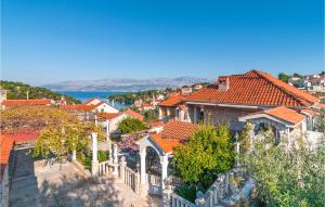 2 Bedroom Cozy Apartment In Splitska