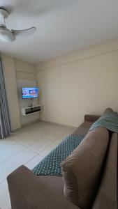 Praia do Sul com 2 suítes a 200 metros da praia