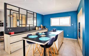 Cozy Home In Pont-Évêque