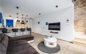 1 Bedroom Awesome Home In Svetvincenat