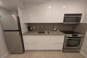 Elegant & Stylish Apartments with Private Entrance & Parking