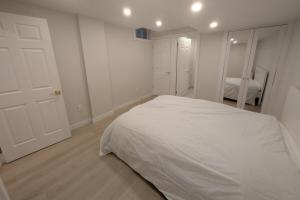 Elegant & Stylish Apartments with Private Entrance & Parking