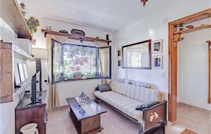 Gorgeous Home In Pupnat With Kitchen