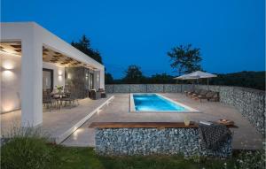 Awesome Home In Tinjan