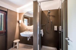 Double Room with Extra Bed room in Hotel Dogana