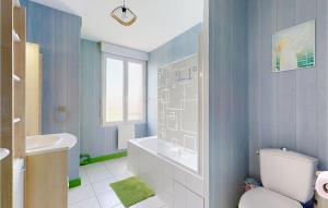 Maisons de vacances Beautiful Home In Royan With Wifi : photos des chambres