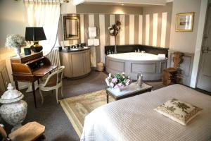 B&B / Chambres d'hotes Chateau de Saint Trys : photos des chambres