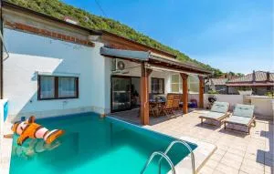 2 Bedroom Beautiful Apartment In Rijeka - Škrljevo