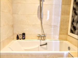 LOasis Dijonnaise 8 PEOPLE