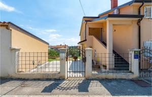 Gorgeous Apartment In Pula With Wifi