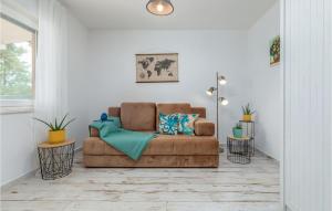 Awesome Home In Peroj 