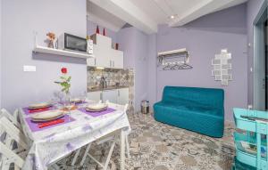 Stunning Apartment In Gondolici