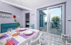 Stunning Apartment In Gondolici