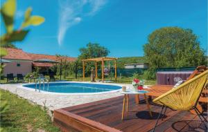 Awesome Home In Unesic