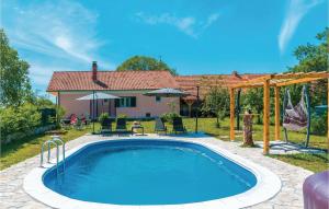 Awesome Home In Unesic