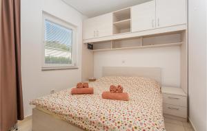 3 Bedroom Cozy Apartment In Dobrinj