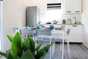 Port Relaks Klimatyzowane Domy Całoroczne w Rewalu