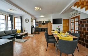 2 Bedroom Beautiful Home In Beslinec 