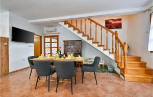 2 Bedroom Beautiful Home In Beslinec