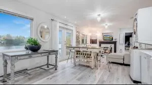 Victoria Westcoast Waterfront - min 30-Day Stay, Gorge Waters Views by Victoria Prime! - Langford