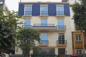 The Blue Vista - Manjhāoli