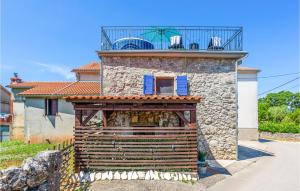2 Bedroom Cozy Home In Malinska 