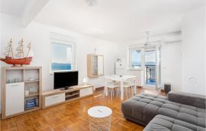 Lovely Apartment In Njivice With Wifi