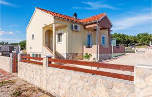 Two-Bedroom Holiday Home In Vrana