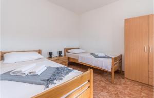 Two-Bedroom Holiday Home In Vrana