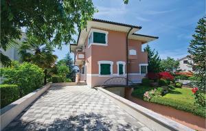 Stunning Home In Porec With Wifi