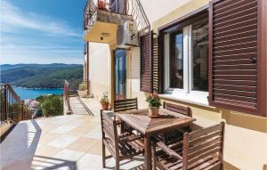 Two-Bedroom Apartment In Rabac