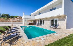4 Bedroom Beautiful Home In Jursici
