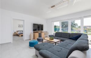 4 Bedroom Beautiful Home In Jursici 