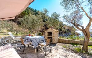 4 Bedroom Awesome Home In Pupnat