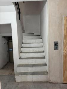 Monoambiente con balcon tercer piso al frente x ascensor