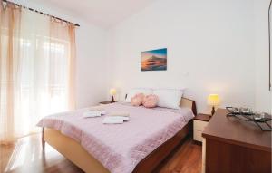 2 Bedroom Amazing Apartment In Slime