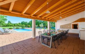 Stunning Home In Pazin 