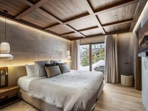 Chalets Chalet d-exception avec sauna, piscine chauffee et salle de cinema - FR-1-570-64 : photos des chambres
