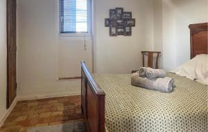 Maisons de vacances Awesome Home In Saint-Ambroix : photos des chambres