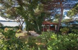 Three-Bedroom Apartment In Brodarica - Крапань