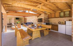 Five-Bedroom Holiday Home In Gorica