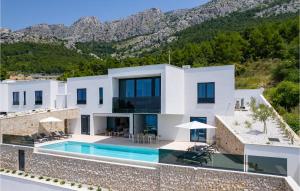 Beautiful Home In Omis With Kitchen
