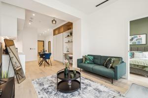 Ultra-Luxury Modern Apartment with Gym, Cinema, Game Room and Parking