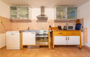 1 Bedroom Nice Apartment In Zadar