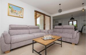 Lovely Home In Donji Prolozac