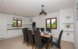 Lovely Home In Donji Prolozac